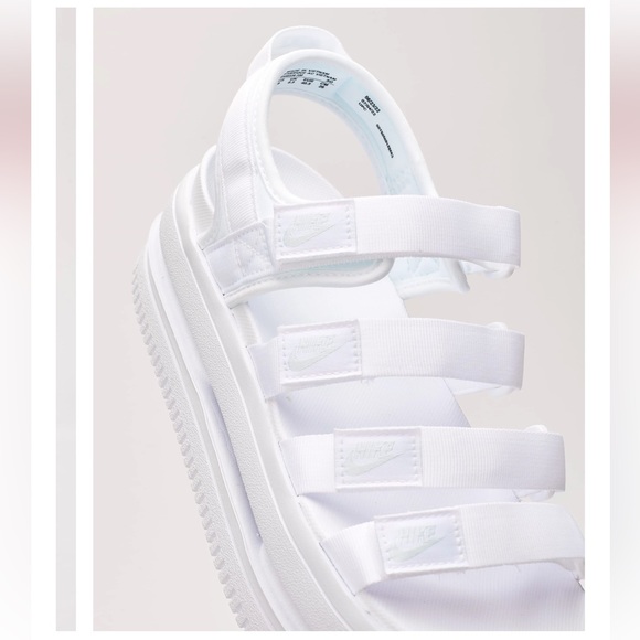 NWOB (WMNS) Nike Icon Classic
Sports White Sandals DH0223-100 - Picture 5 of 16